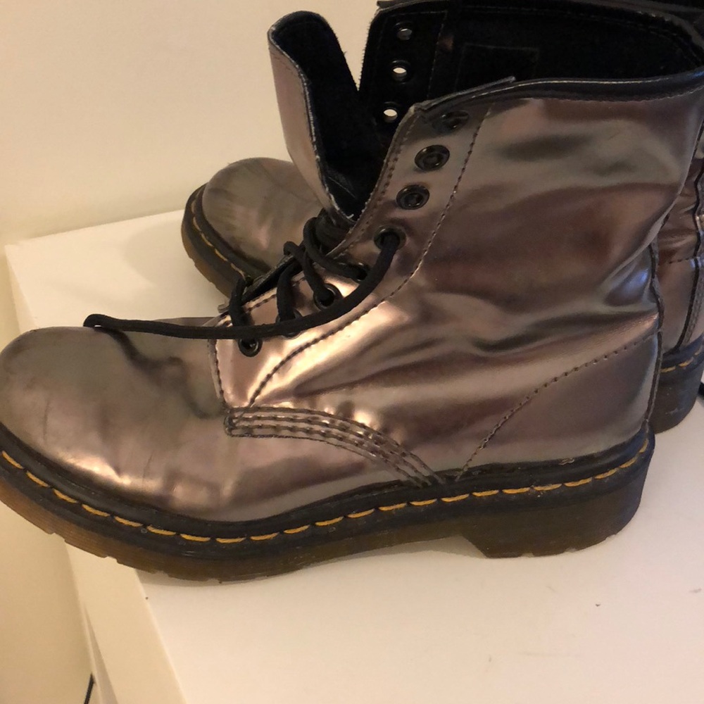 Dr Martens 1460W combat boot! Shiny and cool color